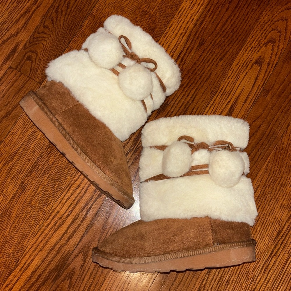 Furry Pom Pom boots